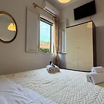 Lucia Tatil Evi *