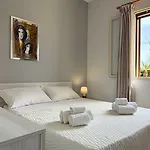 Lucia Tatil Evi Ognina